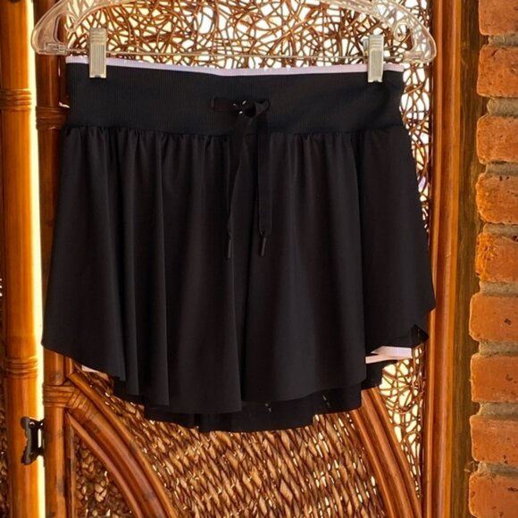 all in motion Black and White Skort Tennis Pickle Ball Excellent Condition! - Picture 1 of 8